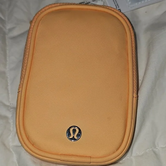 Lululemon NWTS Clippable Nano Pouch!! RKML!! Rare And Sold Out!! - Picture 4 of 10